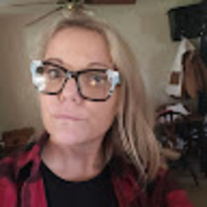 Meet your Posher, Holly